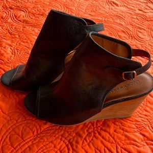 Lucky Brand Peep toe Black Leather Sandals Size 10